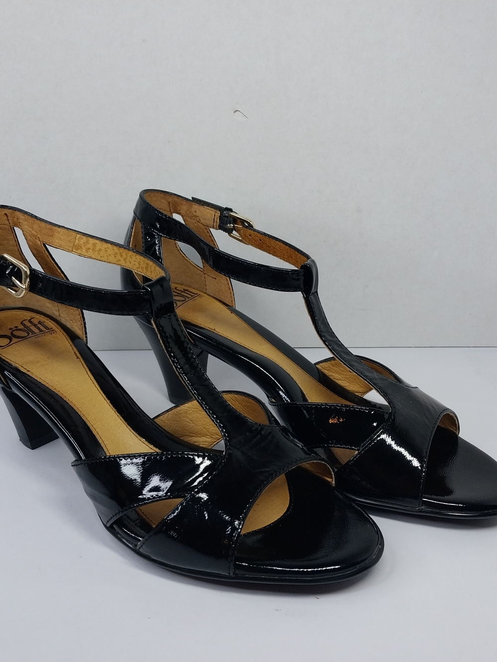 Sofft Womens Size 8 M Black Patent Leather T-Strap Heels Maddie Euphoria Shoes